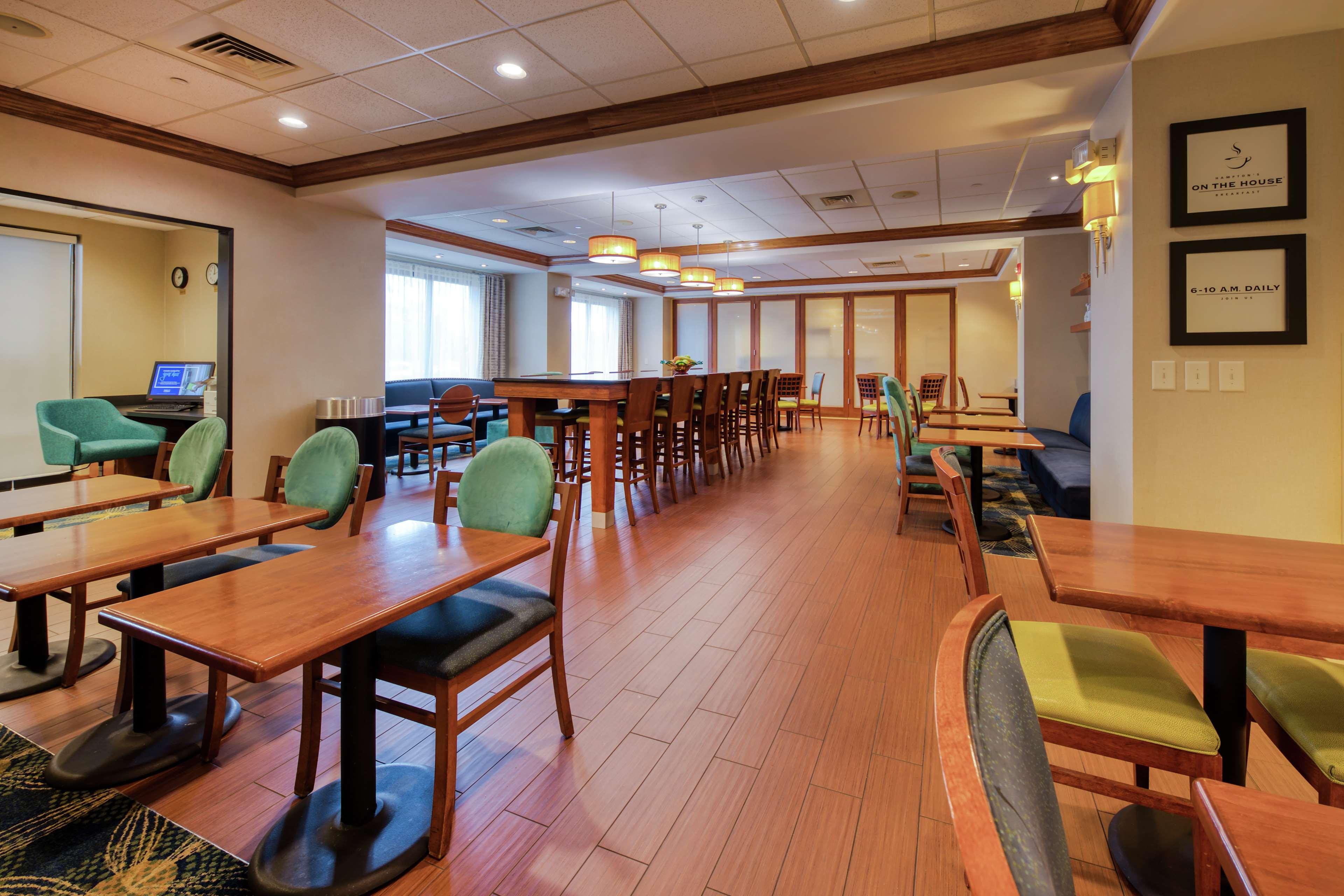 Hampton Inn Wilmington University Area Экстерьер фото