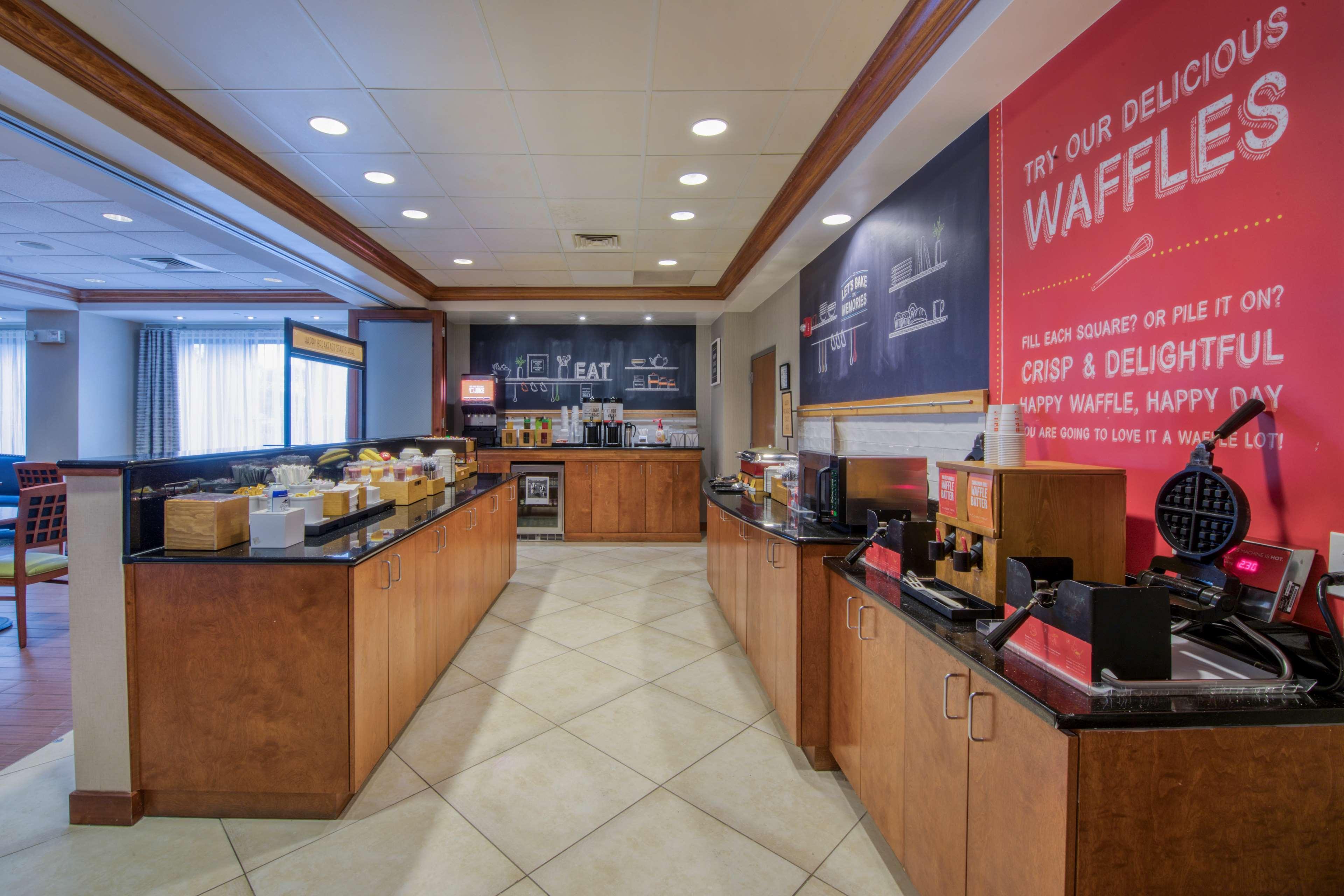 Hampton Inn Wilmington University Area Экстерьер фото