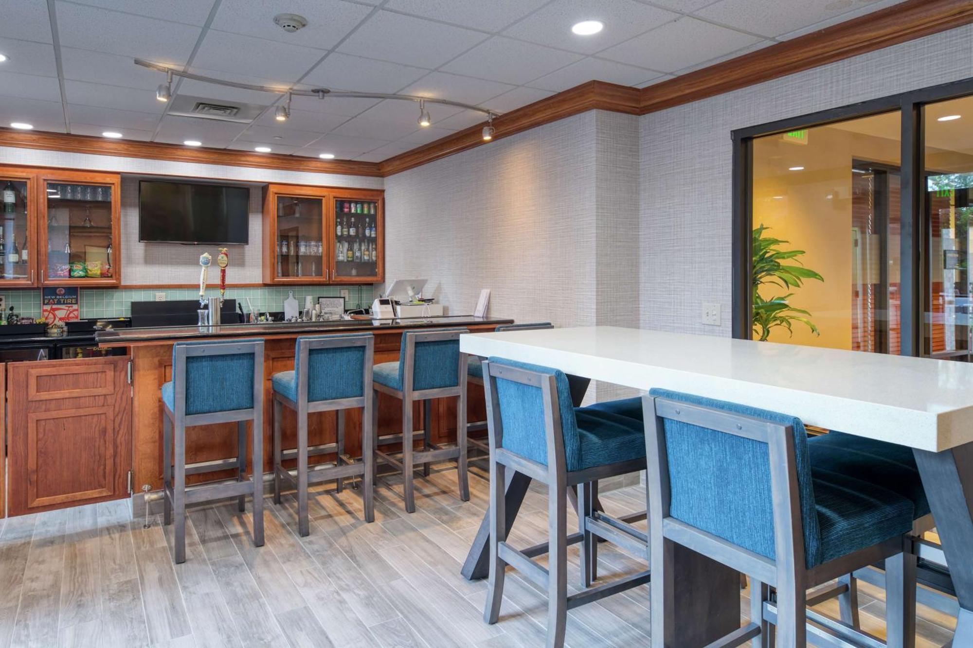 Hampton Inn Wilmington University Area Экстерьер фото